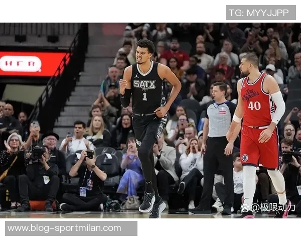 马刺团队协作显神威九人轮换全员得分六人上双助力胜利